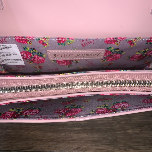 Betsey Johnson Blush Crossbody Bag With Bow and Floral Card Holder - Picture 4 of 8